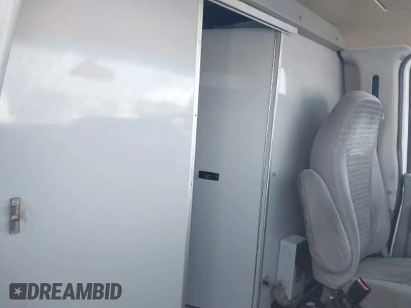 ✅ 2009 Ford E-Series Commercial • VIN: 1FDSS34PX9DA32550 • Лот: 41710405. Опубликован ранее на IAAI с пробегом 391 668 миль. Бесплатный доступ к архиву аукционных продаж из США и подробный отчёт об истории автомобиля на DreamBid. Изображение 8.