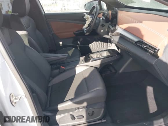 ✅ 2022 Volkswagen ID.4 Pro S • VIN: WVGUNPE22NP060457 • Lot: 43557468. Wystawiony na IAAI z przebiegiem 43 823 mil. Bezpłatny archiwum sprzedaży aukcyjnych z USA i szczegółowy raport historii pojazdu na DreamBid. Zdjęcie 5.