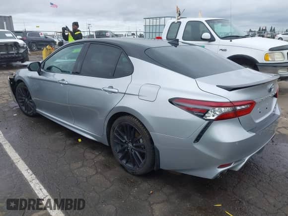 2021 Toyota Camry Hybrid XSE z VIN 4T1K31AK9MU020943, wystawiony jako IAAI lot #41969968 z przebiegiem 33 773 mil mil oraz . Historia ofert i sprzedaży dostępna na DreamBid. Obrazek 3.