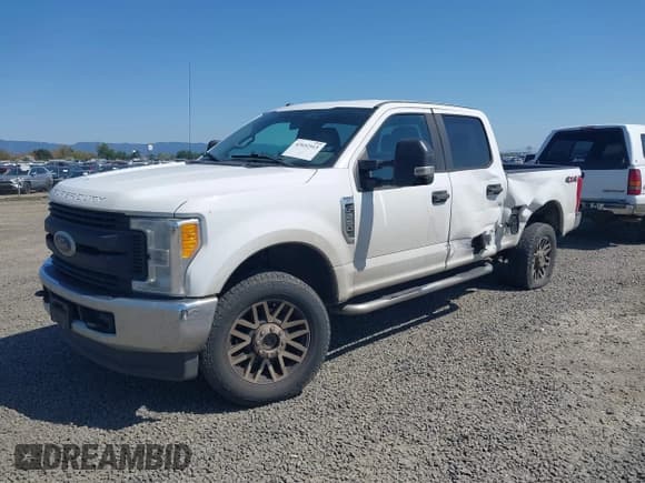 ✅ 2017 Ford F-250 Lariat • VIN: 1FT7W2B60HEB13990 • Lot: 42032513. Wystawiony na IAAI z przebiegiem 133 107 mil. Bezpłatny archiwum sprzedaży aukcyjnych z USA i szczegółowy raport historii pojazdu na DreamBid. Zdjęcie 2.