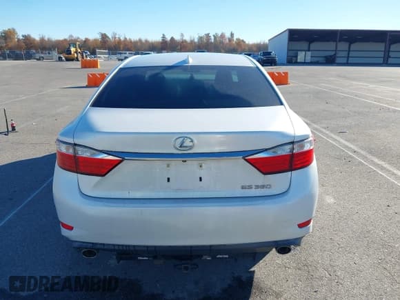 ✅ 2015 Lexus ES 330 • VIN: JTHBK1GGXF2200844 • Lot: 43644144. Listed on IAAI with 98,470 mi. Free auction sales archive from the USA and detailed vehicle history report at DreamBid. Image 17.