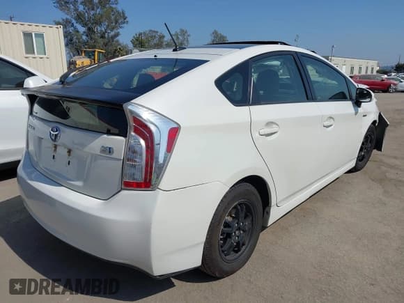 ✅ 2014 Toyota Prius Four • VIN: JTDKN3DU5E1797517 • Lot: 42425777. Wystawiony na IAAI z przebiegiem 134 145 mil. Bezpłatny archiwum sprzedaży aukcyjnych z USA i szczegółowy raport historii pojazdu na DreamBid. Zdjęcie 4.