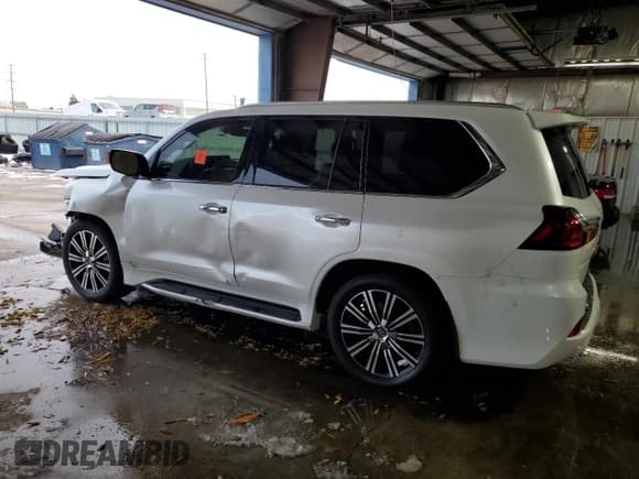 ✅ 2018 Lexus LX 570 • VIN: JTJHY7AXXJ4264317 • Lot: 92458115. Listed on Copart with 68,579 mi. Free auction sales archive from the USA and detailed vehicle history report at DreamBid. Image 2.