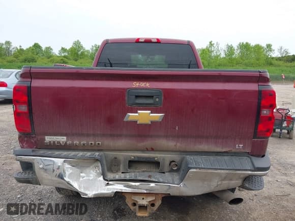 ✅ 2015 Chevrolet Silverado 2500HD LT • VIN: 1GC2KVEG3FZ138187 • Lot: 42406129. Wystawiony na IAAI z przebiegiem 124 512 mil. Bezpłatny archiwum sprzedaży aukcyjnych z USA i szczegółowy raport historii pojazdu na DreamBid. Zdjęcie 17.