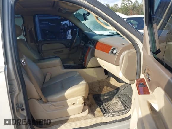 ✅ 2012 Chevrolet Tahoe LT • VIN: 1GNSCBE04CR141228 • Lot: 43740494. Wystawiony na IAAI z przebiegiem 261 914 mil. Bezpłatny archiwum sprzedaży aukcyjnych z USA i szczegółowy raport historii pojazdu na DreamBid. Zdjęcie 5.