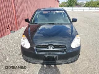 ✅ 2010 Hyundai Accent GL • VIN: KMHCN3BC6AU177195 • Lot: 70585254. Wystawiony na Copart z przebiegiem 318 686 mil. Bezpłatny archiwum sprzedaży aukcyjnych z USA i szczegółowy raport historii pojazdu na DreamBid. Zdjęcie 5.