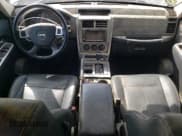 ✅ 2009 Jeep Liberty Limited • VIN: 1J8GN58K49W506128 • Lot: 68783905. Wystawiony na Copart z przebiegiem 101 327 mil. Bezpłatny archiwum sprzedaży aukcyjnych z USA i szczegółowy raport historii pojazdu na DreamBid. Zdjęcie 8.