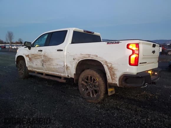 ✅ 2023 Chevrolet Silverado 1500 LT Trail Boss • VIN: 3GCUDFE88PG190420 • Lot: 87728935. Wystawiony na Copart z przebiegiem 54 396 mil. Bezpłatny archiwum sprzedaży aukcyjnych z USA i szczegółowy raport historii pojazdu na DreamBid. Zdjęcie 2.