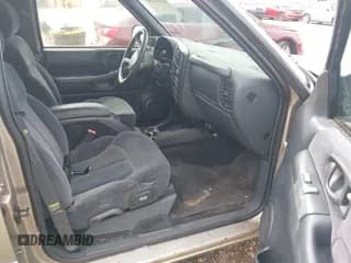 ✅ 2001 Chevrolet Blazer LT • VIN: 1GNDT13W31K189867 • Lot: 42111254. Wystawiony na IAAI z przebiegiem 151 066 mil. Bezpłatny archiwum sprzedaży aukcyjnych z USA i szczegółowy raport historii pojazdu na DreamBid. Zdjęcie 5.