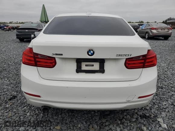 ✅ 2014 BMW 3 Series 320i xDrive • VIN: WBA3C3C5XEPV90555 • Lot: 90542255. Listed on Copart with 137,262 mi. Free auction sales archive from the USA and detailed vehicle history report at DreamBid. Image 6.