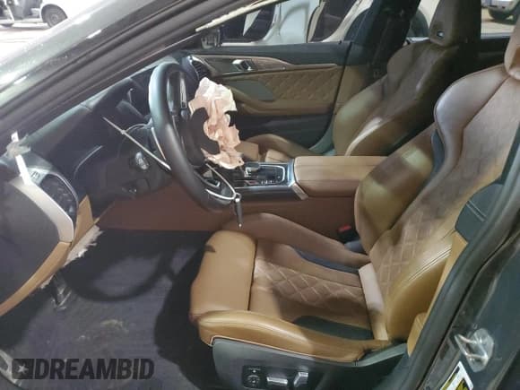 ✅ 2022 BMW M8 Competition • VIN: WBSGV0C07NCJ20520 • Lot: 43480514. Wystawiony na Copart z przebiegiem Nie podano. Bezpłatny archiwum sprzedaży aukcyjnych z USA i szczegółowy raport historii pojazdu na DreamBid. Zdjęcie 7.