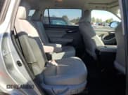 ✅ 2021 Toyota Highlander XLE • VIN: 5TDHZRAH3MS514459 • Lot: 90527165. Wystawiony na Copart z przebiegiem 73 927 mil. Bezpłatny archiwum sprzedaży aukcyjnych z USA i szczegółowy raport historii pojazdu na DreamBid. Zdjęcie 11.