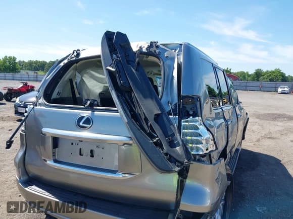 ✅ 2023 Lexus GX 460 Premium • VIN: JTJAM7BX9P5355304 • Lot: 42304659. Listed on IAAI with 25,073 mi. Free auction sales archive from the USA and detailed vehicle history report at DreamBid. Image 17.