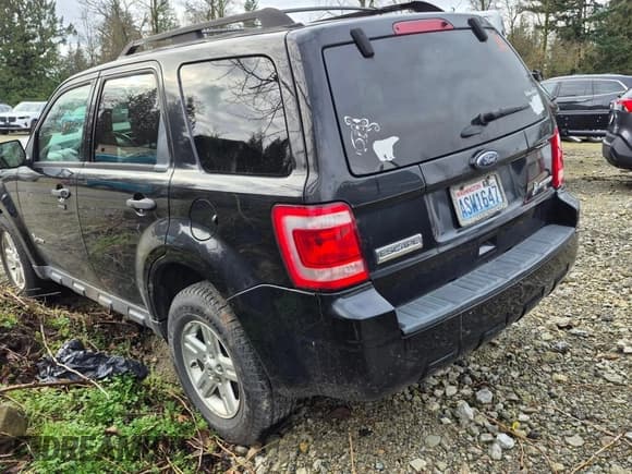 ✅ 2011 Ford Escape Hybrid • VIN: 1FMCU5K36BKB54964 • Lot: 82873554. Wystawiony na Copart z przebiegiem Nie podano. Bezpłatny archiwum sprzedaży aukcyjnych z USA i szczegółowy raport historii pojazdu na DreamBid. Zdjęcie 2.