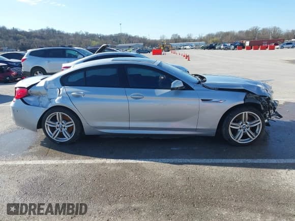 ✅ 2015 BMW 6 Series 640i xDrive • VIN: WBA6B8C52FD453433 • Lot: 41805317. Wystawiony na IAAI z przebiegiem 138 685 mil. Bezpłatny archiwum sprzedaży aukcyjnych z USA i szczegółowy raport historii pojazdu na DreamBid. Zdjęcie 13.