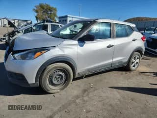 ✅ 2020 Nissan Kicks S • VIN: 3N1CP5BV5LL529596 • Lot: 89682095. Wystawiony na Copart z przebiegiem 154 215 mil. Bezpłatny archiwum sprzedaży aukcyjnych z USA i szczegółowy raport historii pojazdu na DreamBid. Zdjęcie 1.