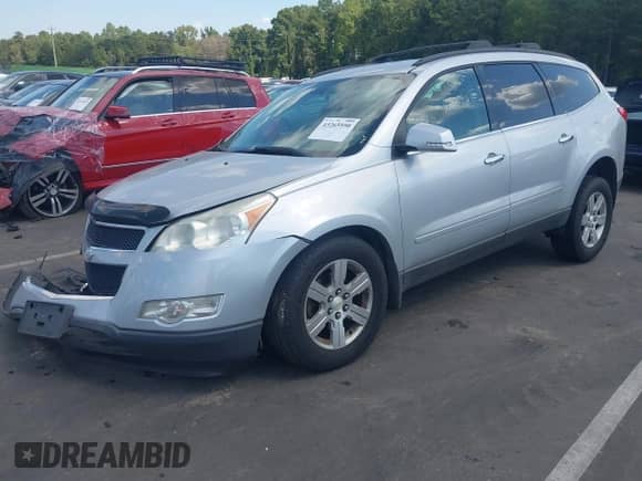 2011 Chevrolet Traverse 1LT z VIN 1GNKRGED0BJ389472, wystawiony jako IAAI lot #43265950 z przebiegiem 203 318 mil mil oraz . Historia ofert i sprzedaży dostępna na DreamBid. Obrazek 2.