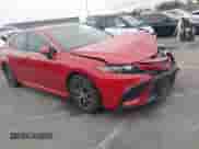 2023 Toyota Camry SE z VIN 4T1G11AK0PU095465, wystawiony jako IAAI lot #42987413 z przebiegiem 51 917 mil mil oraz . Historia ofert i sprzedaży dostępna na DreamBid. Obrazek 1.