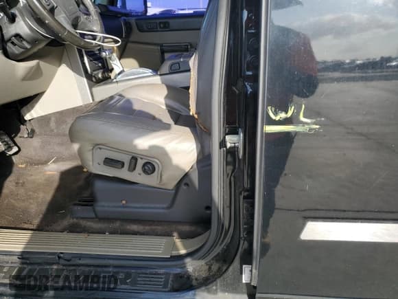 ✅ 2003 Hummer H2 • VIN: 5GRGN23U43H117109 • Лот: 75563474. Опубликован ранее на Copart с пробегом Не указан. Бесплатный доступ к архиву аукционных продаж из США и подробный отчёт об истории автомобиля на DreamBid. Изображение 13.