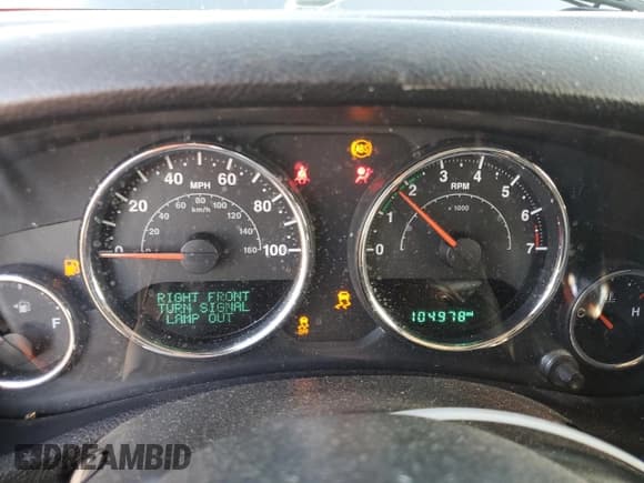 ✅ 2017 Jeep Wrangler Unlimited Sahara • VIN: 1C4BJWEG0HL726238 • Lot: 91415035. Wystawiony na Copart z przebiegiem 104 978 mil. Bezpłatny archiwum sprzedaży aukcyjnych z USA i szczegółowy raport historii pojazdu na DreamBid. Zdjęcie 9.