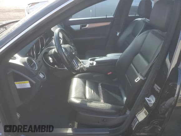 ✅ 2013 Mercedes-Benz C 250 Sport • VIN: WDDGF4HB7DA757042 • Lot: 54987555. Wystawiony na Copart z przebiegiem 122 968 mil. Bezpłatny archiwum sprzedaży aukcyjnych z USA i szczegółowy raport historii pojazdu na DreamBid. Zdjęcie 7.