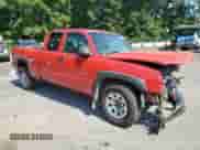 ✅ 2006 Chevrolet Silverado 1500 LS • VIN: 2GCEK19B261101225 • Lot: 70333244. Wystawiony na Copart z przebiegiem 214 034 mil mil. Skorzystaj z bezpłatnego archiwum sprzedaży aukcyjnych z USA i zobacz szczegółowy raport historii pojazdu na DreamBid. Zdjęcie 4.