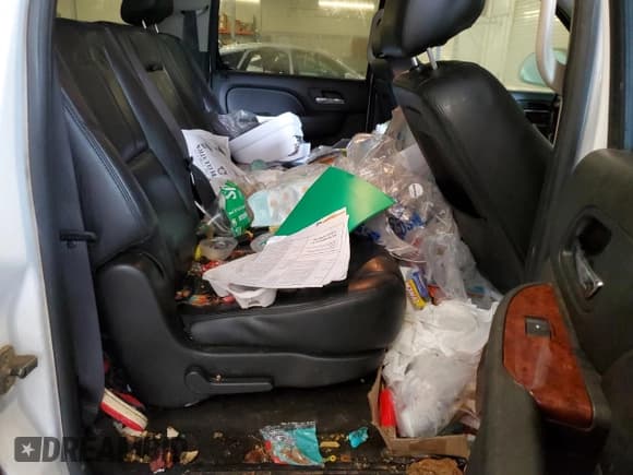 ✅ 2010 Chevrolet Suburban LT • VIN: 1GNUKJE32AR116759 • Lot: 60945514. Wystawiony na Copart z przebiegiem 175 781 mil. Bezpłatny archiwum sprzedaży aukcyjnych z USA i szczegółowy raport historii pojazdu na DreamBid. Zdjęcie 11.