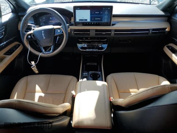 ✅ 2023 Lincoln Corsair Reserve • VIN: 5LMCJ2CA1PUL27285 • Lot: 60415455. Wystawiony na Copart z przebiegiem 6 650 mil. Bezpłatny archiwum sprzedaży aukcyjnych z USA i szczegółowy raport historii pojazdu na DreamBid. Zdjęcie 8.