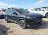 ✅ 2019 Jeep Cherokee Latitude Plus • VIN: 1C4PJLLBXKD482661 • Lot: 42005980. Wystawiony na IAAI z przebiegiem 145 742 mil. Bezpłatny archiwum sprzedaży aukcyjnych z USA i szczegółowy raport historii pojazdu na DreamBid. Zdjęcie 13.