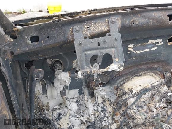 ✅ 2005 Jeep Liberty Limited • VIN: 1J4GL58K15W727560 • Lot: 42510488. Listed on IAAI with Not provided. Free auction sales archive from the USA and detailed vehicle history report at DreamBid. Image 7.