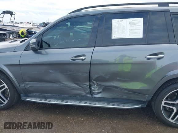 ✅ 2018 Mercedes-Benz GLS 550 • VIN: 4JGDF7DE7JB030242 • Lot: 41909909. Wystawiony na IAAI z przebiegiem 89 095 mil. Bezpłatny archiwum sprzedaży aukcyjnych z USA i szczegółowy raport historii pojazdu na DreamBid. Zdjęcie 6.