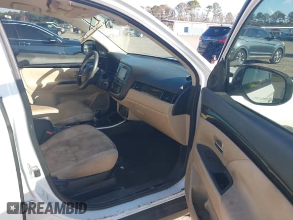 ✅ 2019 Mitsubishi Outlander ES • VIN: JA4AD2A30KZ054534 • Lot: 43783251. Listed on IAAI with 183,463 mi. Free auction sales archive from the USA and detailed vehicle history report at DreamBid. Image 5.