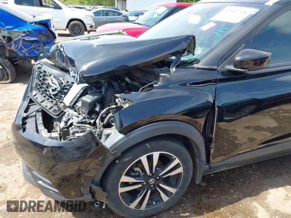 ✅ 2019 Nissan Kicks S • VIN: 3N1CP5CUXKL549508 • Lot: 42502798. Listed on IAAI with 106,096 mi. Free auction sales archive from the USA and detailed vehicle history report at DreamBid. Image 6.