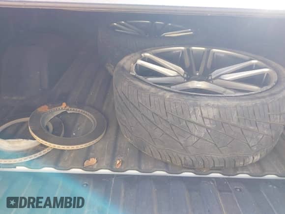 2020 Chevrolet Silverado 1500 LT z VIN 3GCPWCED1LG407738, wystawiony jako IAAI lot #43020970 z przebiegiem 50 701 mil mil oraz . Historia ofert i sprzedaży dostępna na DreamBid. Obrazek 12.