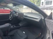 ✅ 2024 Tesla Model 3 Long Range • VIN: 5YJ3E1EB4RF834513 • Lot: 42516558. Wystawiony na IAAI z przebiegiem Nie podano. Bezpłatny archiwum sprzedaży aukcyjnych z USA i szczegółowy raport historii pojazdu na DreamBid. Zdjęcie 5.