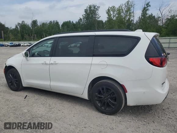 ✅ 2020 Chrysler Pacifica Launch Edition • VIN: 2C4RC3BG2LR261702 • Lot: 64563655. Listed on Copart with 58,975 mi. Free auction sales archive from the USA and detailed vehicle history report at DreamBid. Image 2.