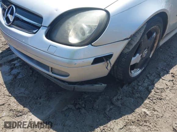 ✅ 1999 Mercedes-Benz SLK 230/320 • VIN: WDBKK47F9XF136119 • Lot: 42462836. Wystawiony na IAAI z przebiegiem 137 586 mil. Bezpłatny archiwum sprzedaży aukcyjnych z USA i szczegółowy raport historii pojazdu na DreamBid. Zdjęcie 6.