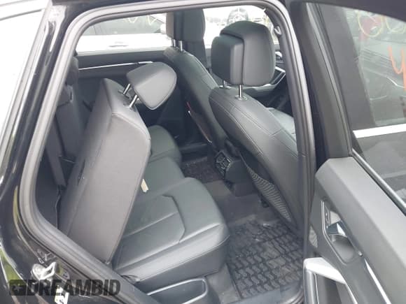 ✅ 2021 Audi Q3 S line Premium • VIN: WA1DECF3XM1004668 • Lot: 42885990. Wystawiony na IAAI z przebiegiem 88 064 mil. Bezpłatny archiwum sprzedaży aukcyjnych z USA i szczegółowy raport historii pojazdu na DreamBid. Zdjęcie 8.