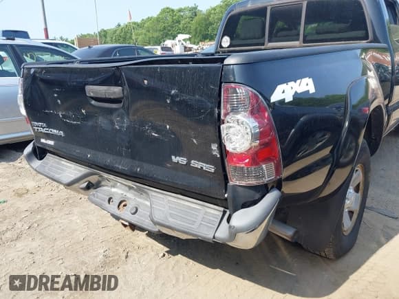 ✅ 2013 Toyota Tacoma • VIN: 3TMMU4FNXDM057020 • Lot: 42560987. Listed on IAAI with 177,333 mi. Free auction sales archive from the USA and detailed vehicle history report at DreamBid. Image 6.