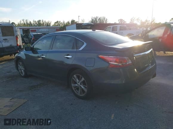 ✅ 2013 Nissan Altima SV • VIN: 1N4AL3AP4DN496945 • Lot: 43880209. Listed on IAAI with 180,658 mi. Free auction sales archive from the USA and detailed vehicle history report at DreamBid. Image 3.