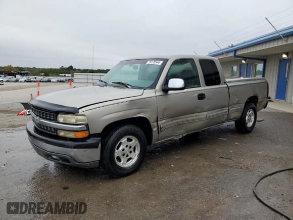 ✅ 2000 Chevrolet Silverado 1500 LS • VIN: 1GCEC19T1YZ157995 • Лот: 79178544. Опубликован ранее на Copart с пробегом 324 088 миль. Бесплатный доступ к архиву аукционных продаж из США и подробный отчёт об истории автомобиля на DreamBid. Изображение 1.