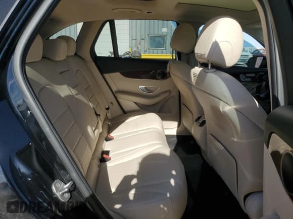 ✅ 2018 Mercedes-Benz GLC 300 • VIN: WDC0G4JB1JV061892 • Lot: 92421555. Wystawiony na Copart z przebiegiem 76 599 mil. Bezpłatny archiwum sprzedaży aukcyjnych z USA i szczegółowy raport historii pojazdu na DreamBid. Zdjęcie 10.