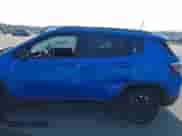 2021 Jeep Compass 80th Anniversary z VIN 3C4NJCEB3MT531703, wystawiony jako IAAI lot #42006349 z przebiegiem 73 876 mil mil oraz . Historia ofert i sprzedaży dostępna na DreamBid. Obrazek 12.