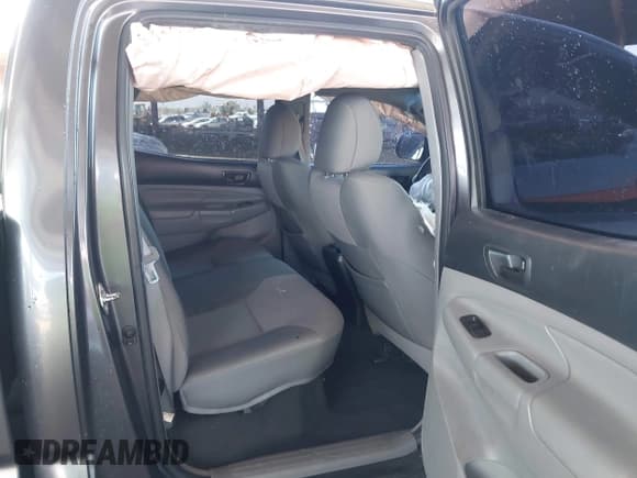 ✅ 2015 Toyota Tacoma PreRunner • VIN: 3TMKU4HN0FM046941 • Lot: 42533553. Wystawiony na IAAI z przebiegiem 123 115 mil. Bezpłatny archiwum sprzedaży aukcyjnych z USA i szczegółowy raport historii pojazdu na DreamBid. Zdjęcie 8.