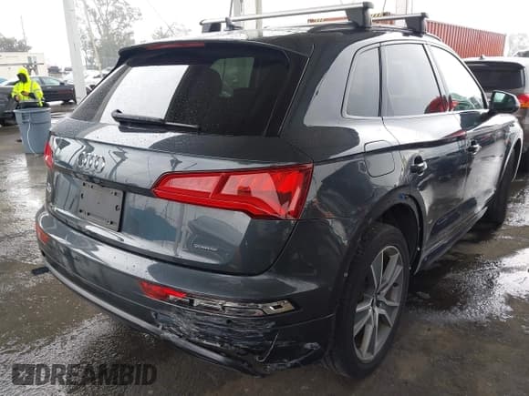 ✅ 2020 Audi Q5 Premium Plus • VIN: WA1BNAFY2L2033999 • Lot: 43717890. Wystawiony na IAAI z przebiegiem 32 960 mil. Bezpłatny archiwum sprzedaży aukcyjnych z USA i szczegółowy raport historii pojazdu na DreamBid. Zdjęcie 6.