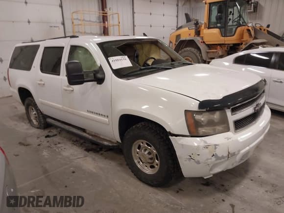 ✅ 2007 Chevrolet Suburban Commercial • VIN: 3GNGK26K97G294704 • Lot: 41884158. Wystawiony na IAAI z przebiegiem 187 857 mil. Bezpłatny archiwum sprzedaży aukcyjnych z USA i szczegółowy raport historii pojazdu na DreamBid. Zdjęcie 1.