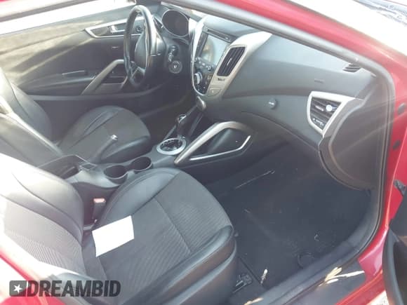 ✅ 2014 Hyundai Veloster • VIN: KMHTC6AD1EU192968 • Lot: 43274006. Wystawiony na IAAI z przebiegiem Nie podano. Bezpłatny archiwum sprzedaży aukcyjnych z USA i szczegółowy raport historii pojazdu na DreamBid. Zdjęcie 5.