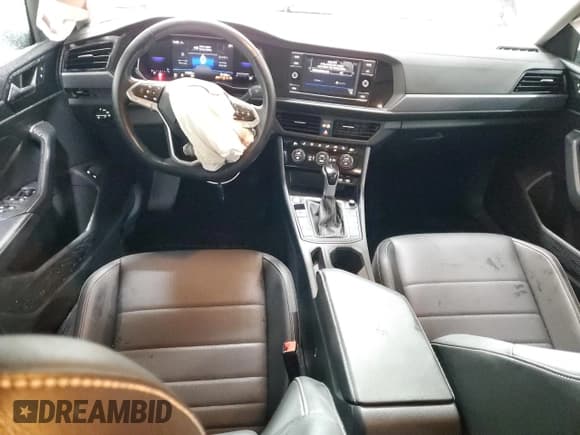 ✅ 2024 Volkswagen Jetta SE • VIN: 3VW7M7BU2RM096684 • Lot: 90370365. Listed on Copart with 27,808 mi. Free auction sales archive from the USA and detailed vehicle history report at DreamBid. Image 8.