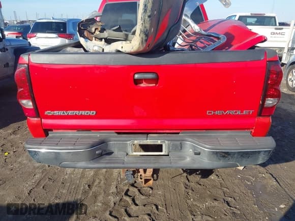 ✅ 2005 Chevrolet Silverado 2500HD LT • VIN: 1GCHK23275F851366 • Lot: 41112367. Wystawiony na IAAI z przebiegiem 300 934 mil. Bezpłatny archiwum sprzedaży aukcyjnych z USA i szczegółowy raport historii pojazdu na DreamBid. Zdjęcie 20.