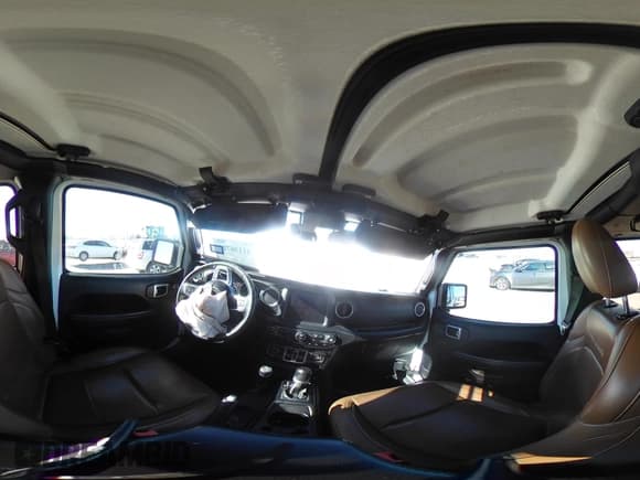 ✅ 2020 Jeep Gladiator Overland • VIN: 1C6HJTFG9LL125529 • Lot: 41196716. Wystawiony na IAAI z przebiegiem 79 029 mil. Bezpłatny archiwum sprzedaży aukcyjnych z USA i szczegółowy raport historii pojazdu na DreamBid. Zdjęcie 18.